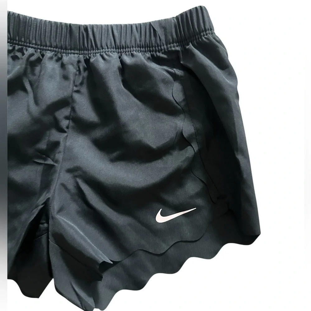 Nike Girls Dri-FIT 2 Piece Outfit Size 4T New With Tags Top Shorts Peach Gray